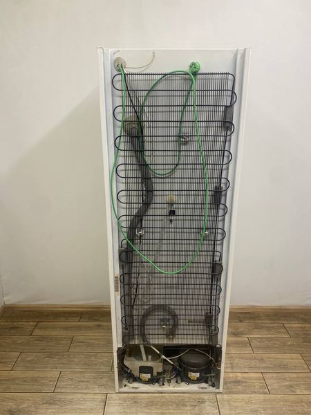 Холодильник двокамерний Electrolux ER8501B 160W 237+ 82л sn 21706036 n399 000048423 фото