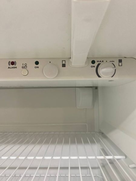 Холодильник двокамерний Electrolux ER8501B 160W 237+ 82л sn 21706036 n399 000048423 фото