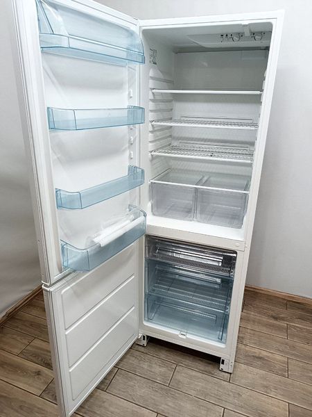 Холодильник двокамерний Electrolux ER8691B 19W 224+87л sn 54606323 n 454 000049666 фото