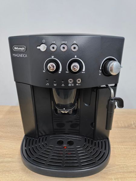 Кавомашина Delonghi Magnifica ESAM4000.B 1350W sn 74015 000050075 фото