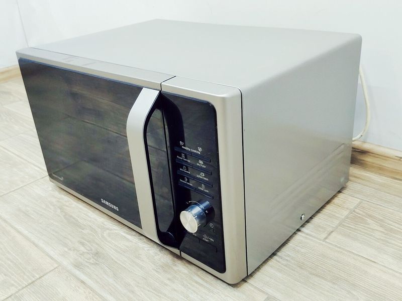 Мікрохвильова піч Samsung MS28F303TFS 1500w sn 0A2Q7WDG400383V 000043240 фото