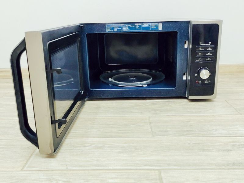 Мікрохвильова піч Samsung MS28F303TFS 1500w sn 0A2Q7WDG400383V 000043240 фото