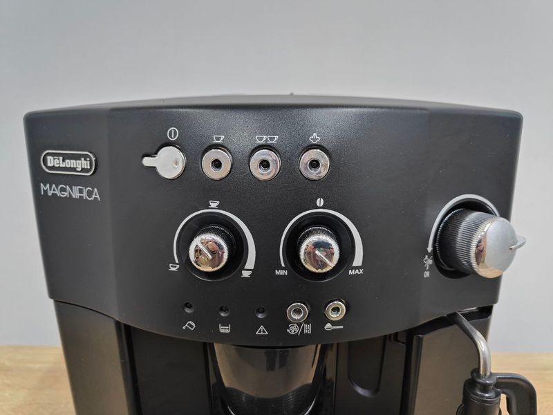 Кавомашина Delonghi Magnifica ESAM4000.B 1350W sn 74015 000050075 фото