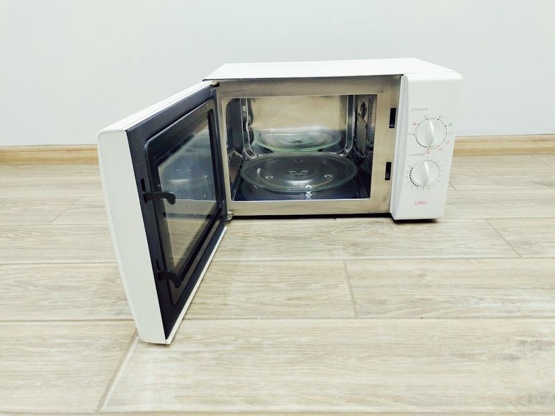 Мікрохвильова піч Privileg 30000 1300w гриль 1100w 000037744 фото