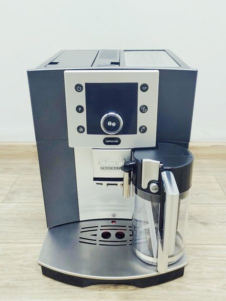 Кавомашина DeLonghi Perfecta Cappuccino ESAM5500 T 1350w sn 14319 000021349 фото