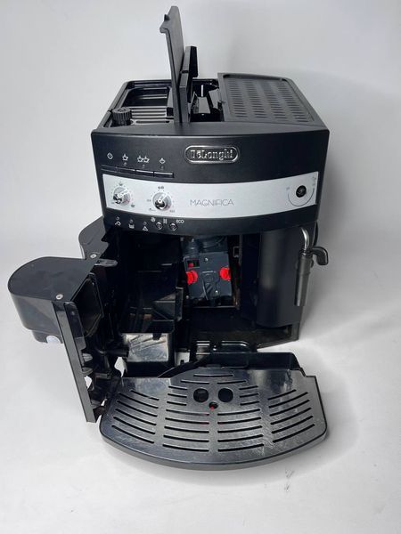 Кофемашина DeLonghi Magnifica ESAM3000 B 000039279 фото