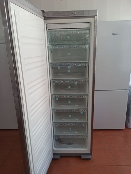 Морозильный шкаф Miele FN 4957 S 000035237 фото