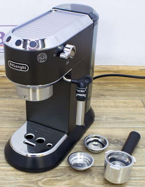 Кофеварка рожковая Delonghi EC685 BK LPNHE362124576 000013958 фото