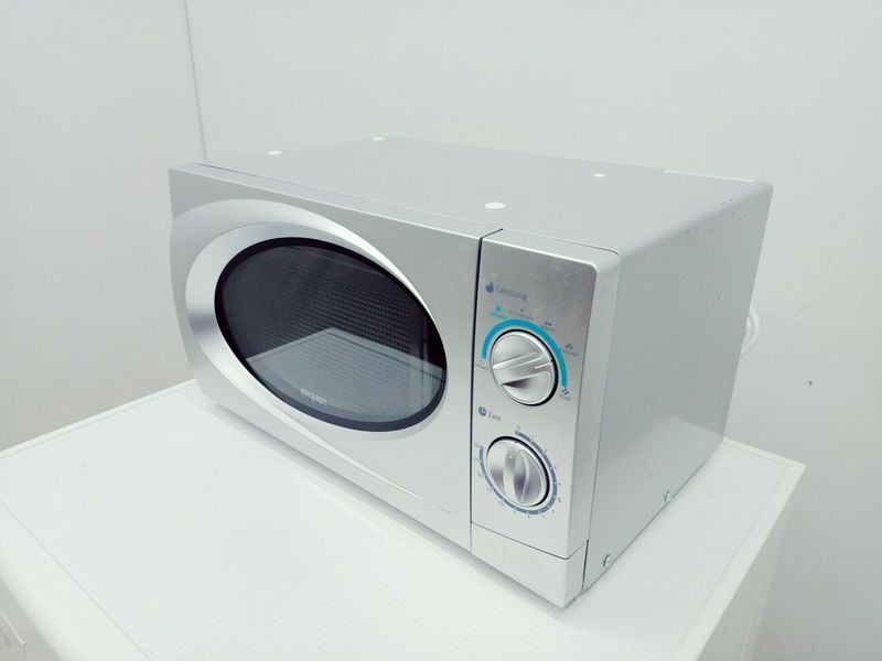 Мікрохвильова піч Exquisit WP700J17B 1200w sn 03567170900719 000042310 фото