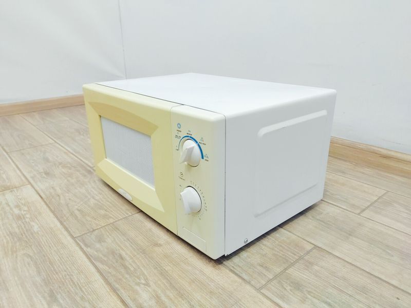 Мікрохвильова піч HC HE700M 17 WH 950w 000039632 фото
