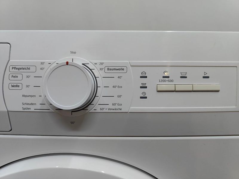 Стиральная машина KOENIC KWF51206 2300W 7кг sn 9306100019 000051166 фото
