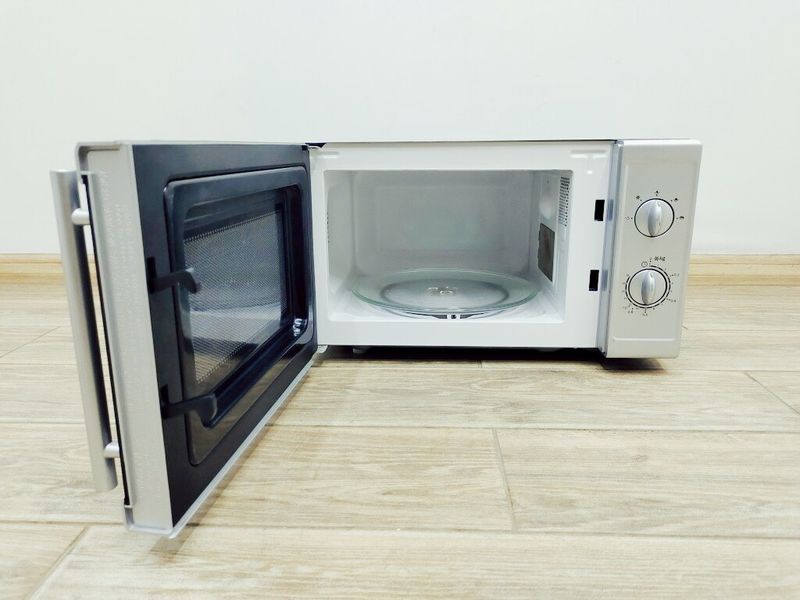 Мікрохвильова піч LifeTec MD 14028 1050w sn 06497713 000036653 фото