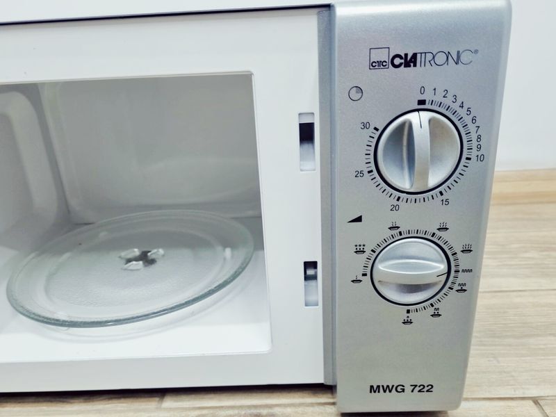 Микроволновая печь Clatronic MWG 722 000038815 фото