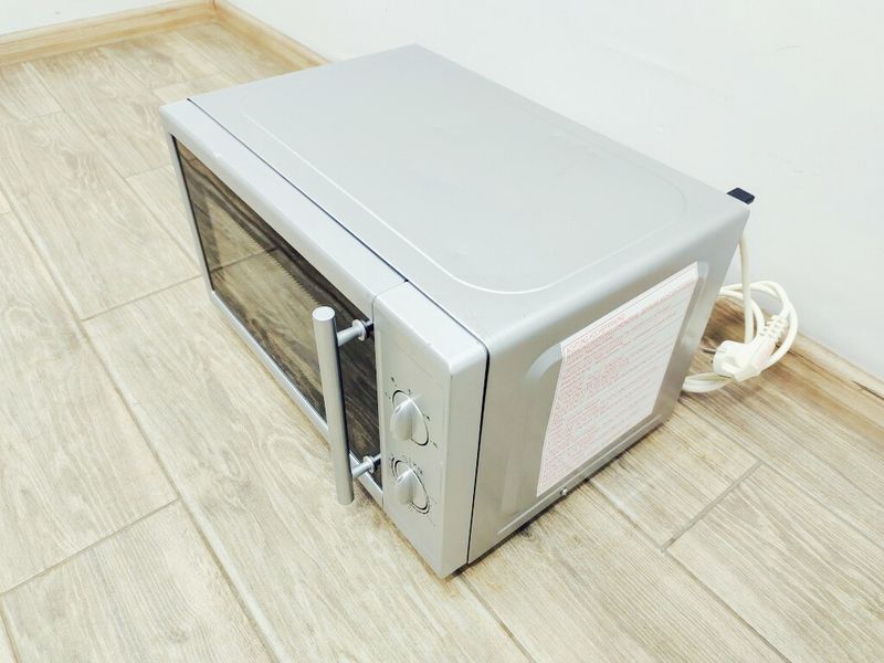 Мікрохвильова піч LifeTec MD 14028 1050w sn 06497713 000036653 фото