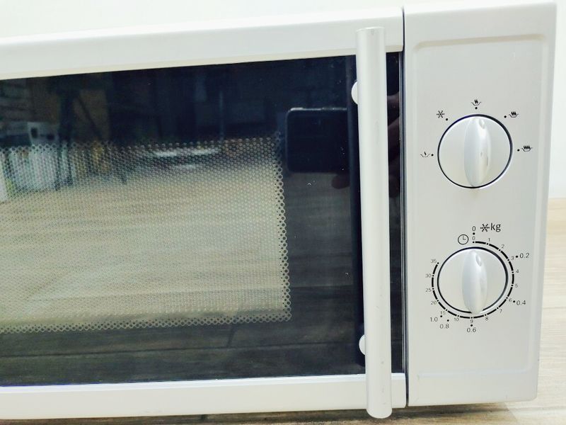 Мікрохвильова піч LifeTec MD 14028 1050w sn 06497713 000036653 фото