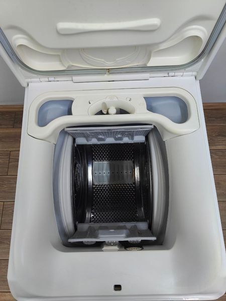 Стиральная машина вертикальная Electrolux OKO-Lavamat L47230 2300W 6кг sn 03500141 000049835 фото