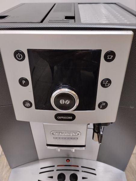 Кавомашина DeLonhi Perfecta cappuccin ESAM5500 sn10819 000047171 фото