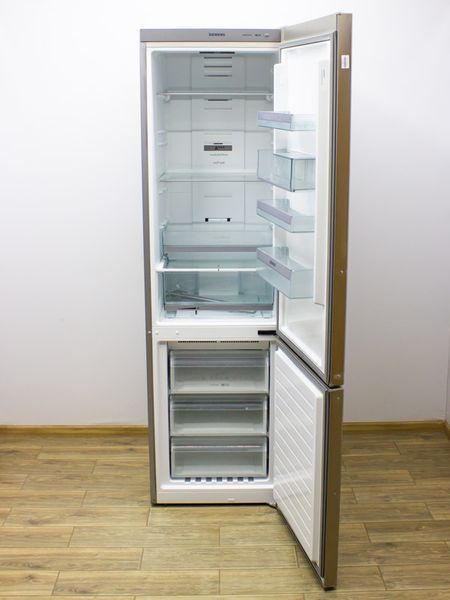 Холодильник двухкамерный Siemens KG39NX140 000031852 фото