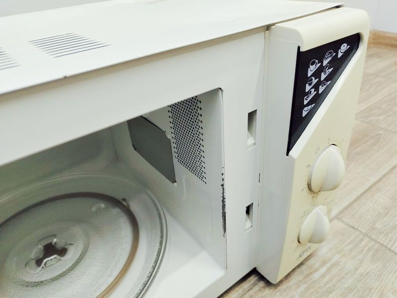 Мікрохвильова піч AFK MW 17 1150w 17л 000037745 фото