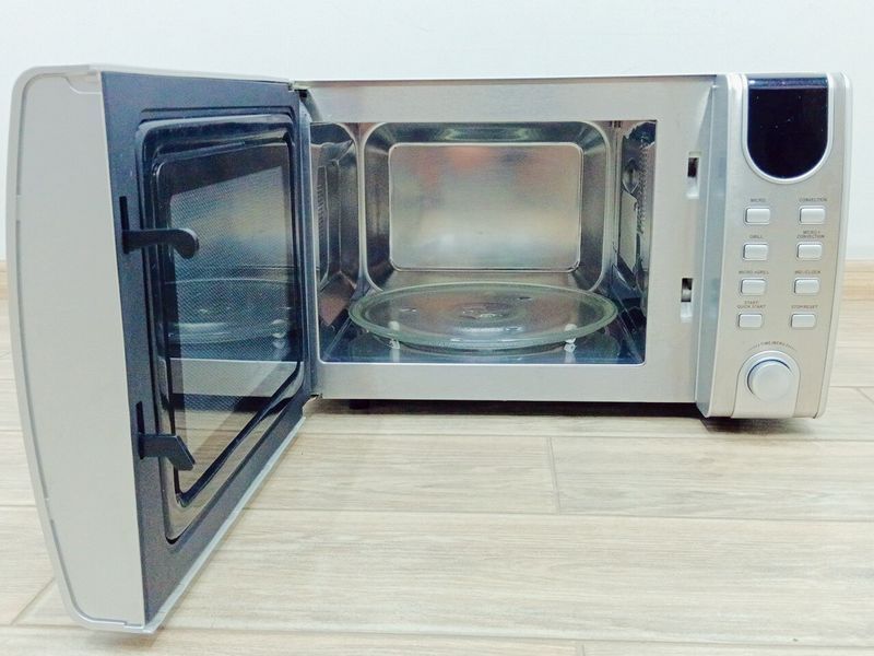 Мікрохвильова піч Clatronic MWG 757 H 1200w гриль 1250w sn S06W3350 000040329 фото
