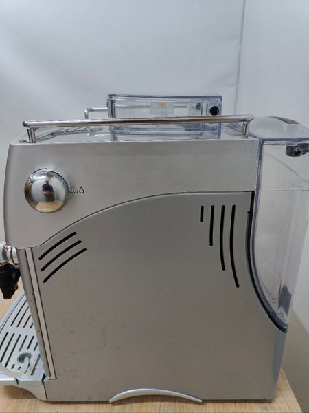 Кофемашина Saeco Incanto DeLuXe 1250W sn 9007SA40436837 000049500 фото