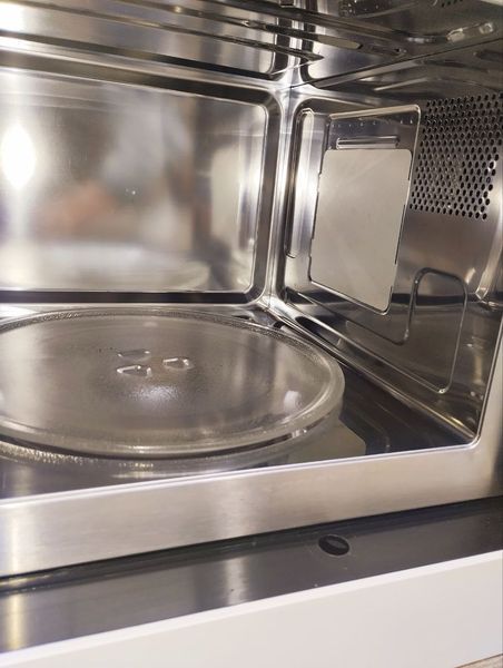 Мікрохвильова піч вбудована Electrolux EMM17007OW 1050W sn 94006731 n372 000048013 фото