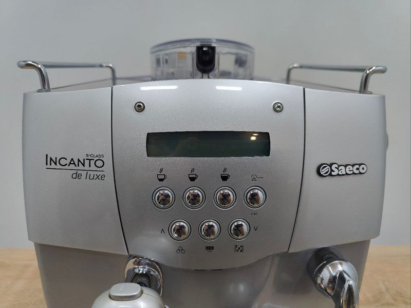 Кофемашина Saeco Incanto DeLuXe 1250W sn 9007SA40436837 000049500 фото