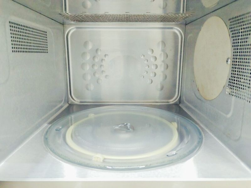Мікрохвильова піч Privileg 7097 1250w гриль 1100w sn 03304330 000037740 фото