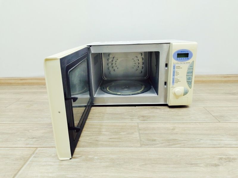Мікрохвильова піч Privileg 7097 1250w гриль 1100w sn 03304330 000037740 фото