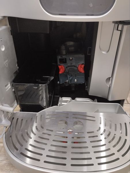 Кавомашина DeLonghi Magnifica ESAM4400 1350W sn 82616 000046920 фото