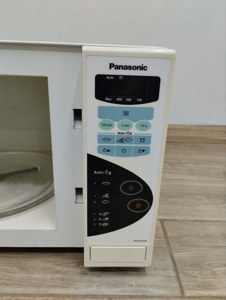Микроволновая печь Panasonic NN E252WBGPG 000046011 фото