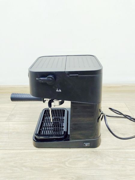 Кофеварка рожковая DeLonghi Stilosa EC235 BK 1100w 000032763 фото