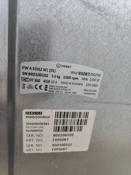 Стиральная машина вертикальная Indesit ITW A51052W1 2100W 5кг sn 602100102 000049475 фото