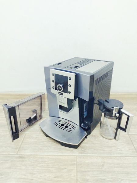 Кофемашина DeLonghi Perfecta Cappuccino ESAM5500 M 000021344 фото