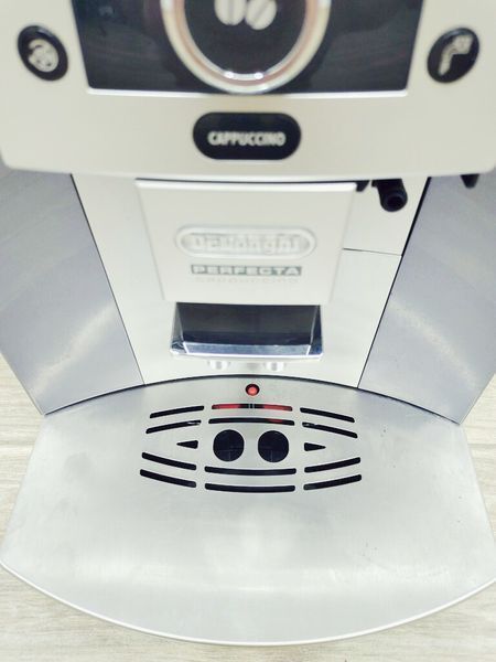 Кофемашина DeLonghi Perfecta Cappuccino ESAM5500 M 000021344 фото