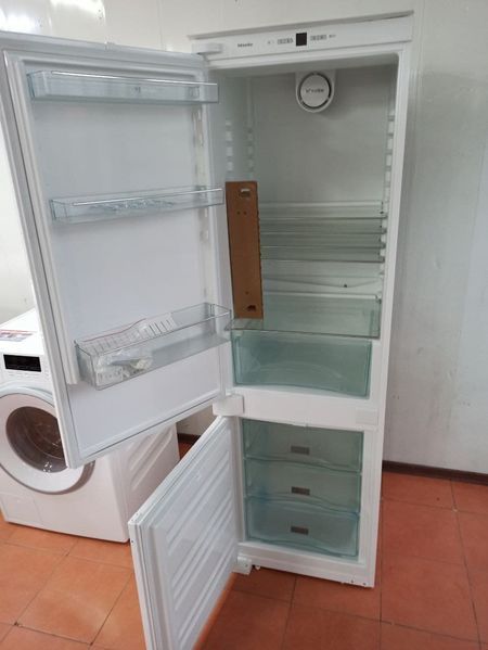 Холодильник двокамерний Miele KDN 37132 iD 199+63 л 136w sn 710244114 450е 000032156 фото