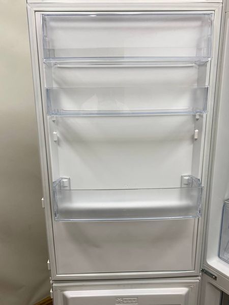 Холодильник двухкамерный Electrolux без шильда sn 30750080 n 402 000048426 фото