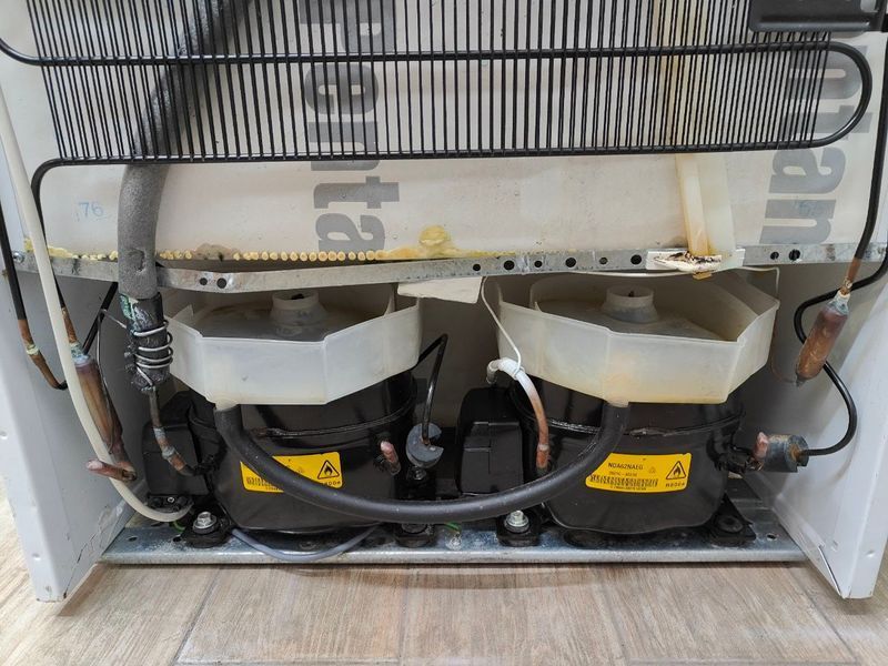 Холодильник Bosch KGS33V11 27 160W 203+84л sn 217080244181003421 n642 000053311 фото