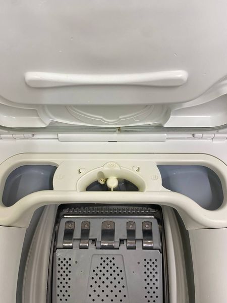 Стиральная машина вертикальная Electrolux L47230 2300W 6кг sn 90500133 000048166 фото