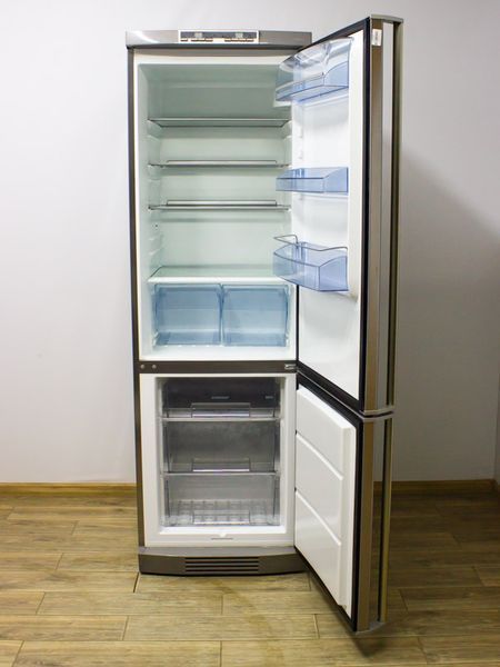 Холодильник двокамерний AEG SANTO 80318 5KG 218+81 л sn 92600009 000032215 фото