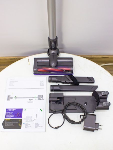 Пылесос вертикальный аккумуляторный Dyson DC62 Digital Slim 000010979 фото