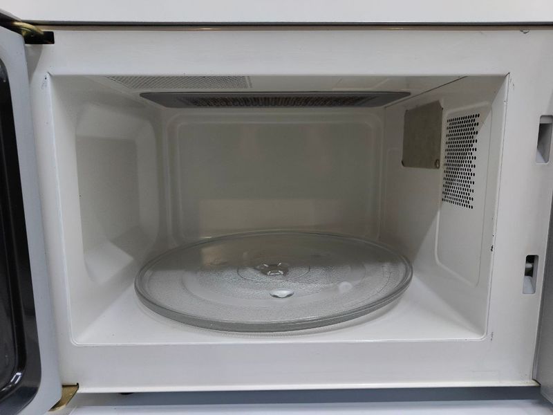 Микроволновая печь CLATRONIC MWG735P 900W+1400W гриль sn 253064 000049956 фото