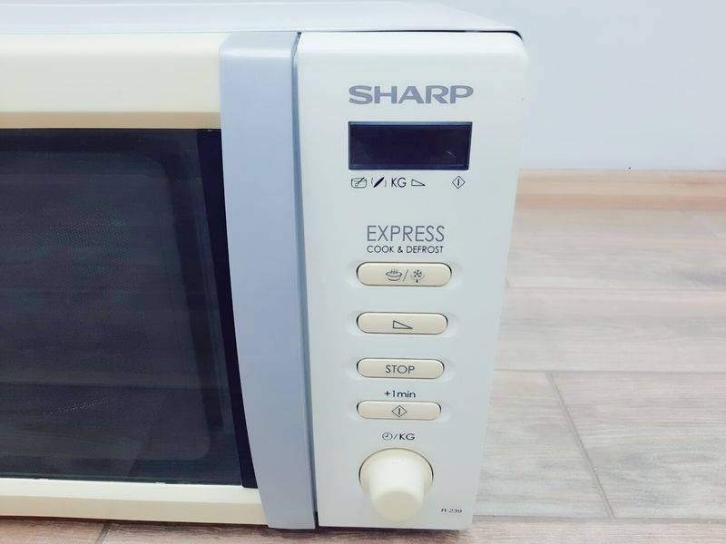 Микроволновая печь Sharp R 239 000037163 фото