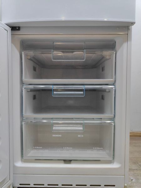 Холодильник Bosch KGV33X07 01 160W 205+84л sn 218070247570000629 n640 000053304 фото