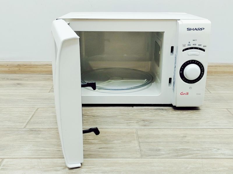 Мікрохвильова піч Sharp R 612 1350w гриль 1000w sn 000356988 000043354 фото