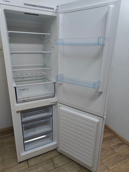 Холодильник двокамерний Bosch KGV36UW20 90W 213+94л sn 9506100961 n480 000050184 фото