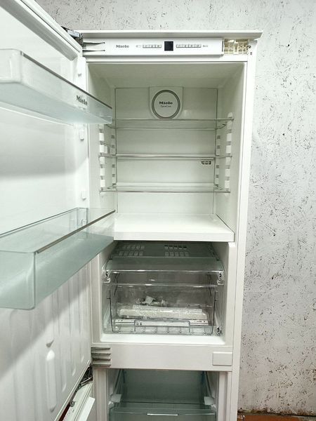 Холодильник двокамерний вбудований Premium KFN 37282ID sn 26240 000046913 фото