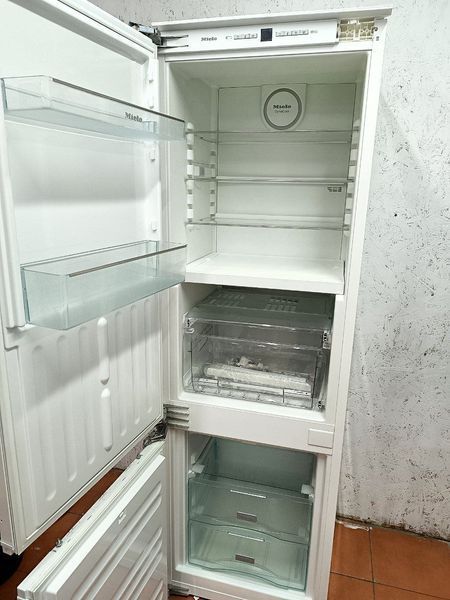 Холодильник двокамерний вбудований Premium KFN 37282ID sn 26240 000046913 фото