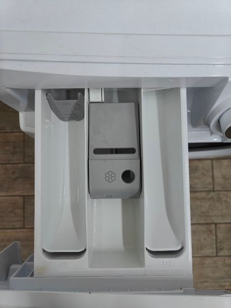 Стиральная машина AEG 6000 Series L6FB6548EX 2200W 8кг sn 83100013 000052884 фото