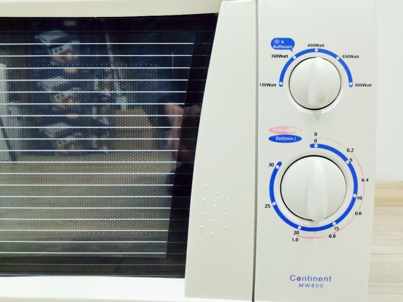 Мікрохвильова піч Continent MW800 1300w sn 0114057 000039110 фото